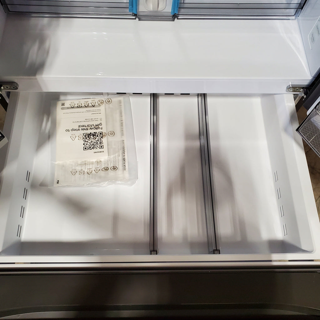 Samsung 29 cu. ft. Bespoke 4-Door French Door Refrigerator with Beverage Center™ in Stainless Steel 5SD198 - RF29BB8600QL - Scratch & Dent (Minor)