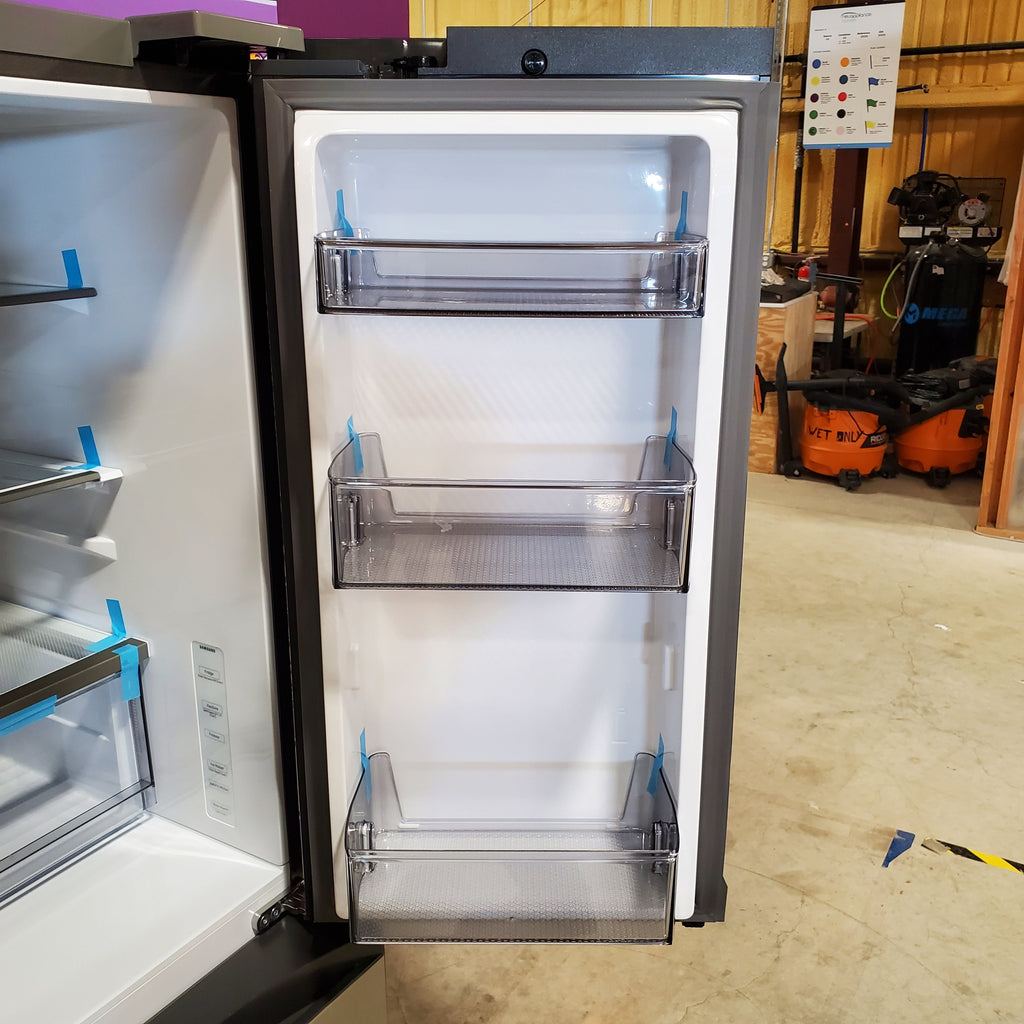 Samsung 29 cu. ft. Bespoke 4-Door French Door Refrigerator with Beverage Center™ in Stainless Steel 5SD198 - RF29BB8600QL - Scratch & Dent (Minor)