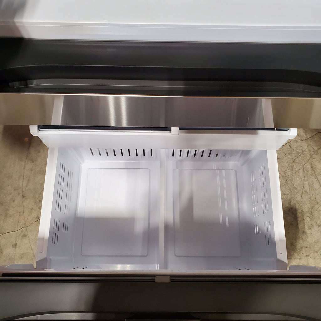 Samsung 29 cu. ft. Bespoke 4-Door French Door Refrigerator with Beverage Center™ in Stainless Steel 5SD198 - RF29BB8600QL - Scratch & Dent (Minor)