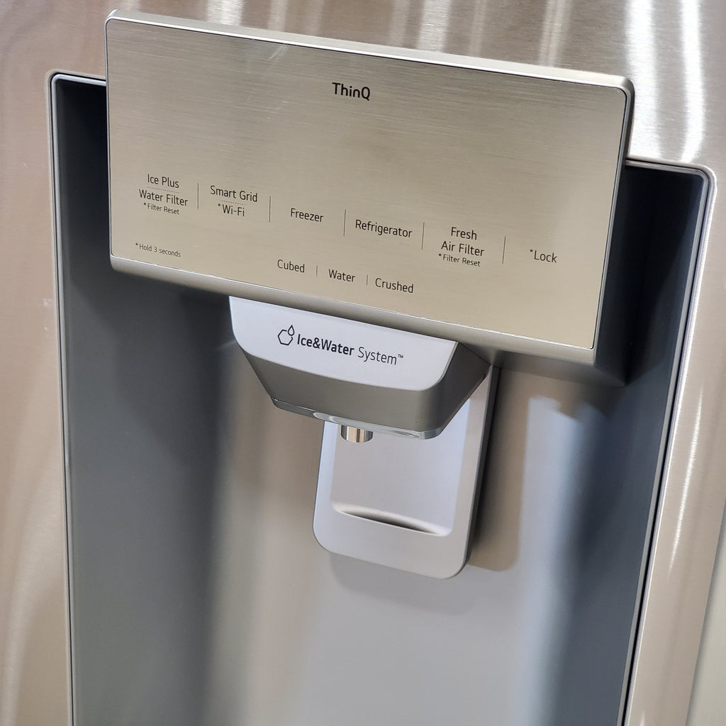 LG 27.8-cu ft 4-Door French Door Refrigerator with Dual Ice Maker in Fingerprint Resistant Steel 3SD777 - LRMXS2806S - Scratch & Dent (Minor)