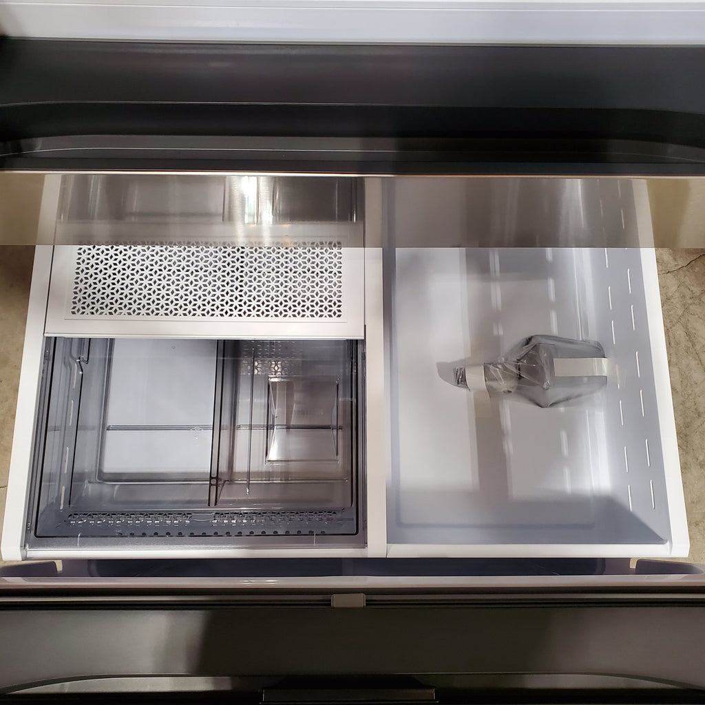 Samsung 29 cu. ft. Bespoke 4-Door French Door Refrigerator with Beverage Center™ in Stainless Steel 5SD198 - RF29BB8600QL - Scratch & Dent (Minor)